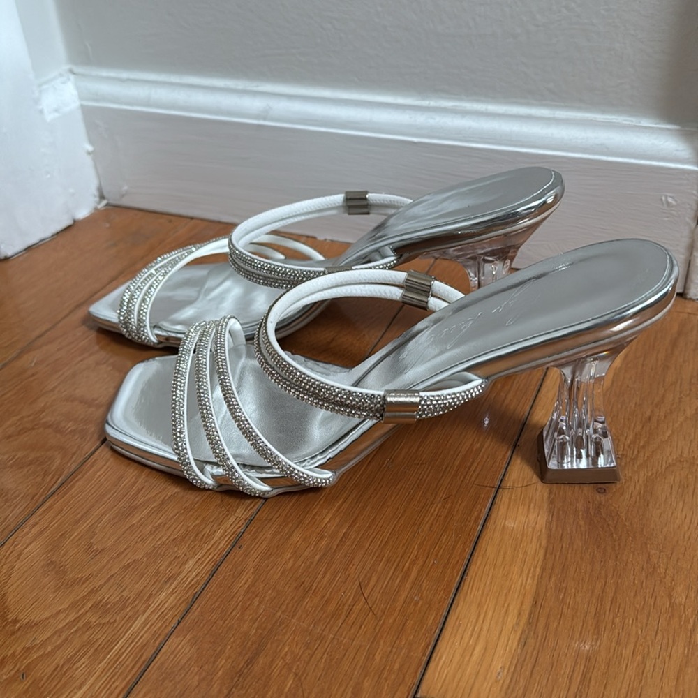 Women's Silver Heels - Picture 2 of 6